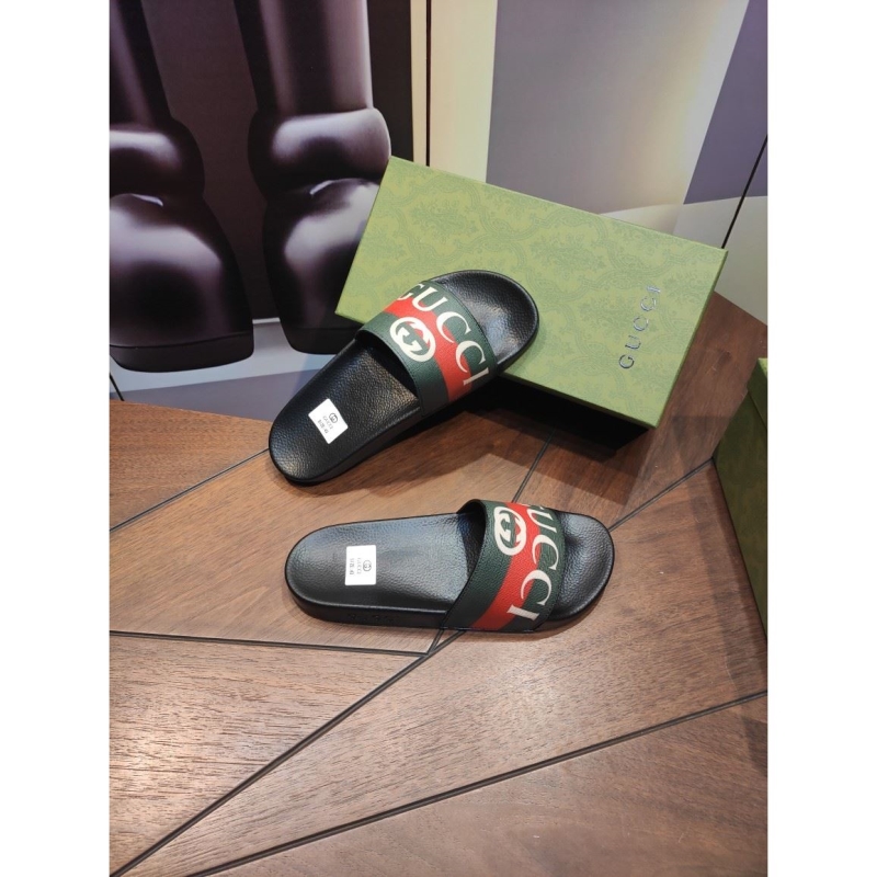 G*u*i slippers
